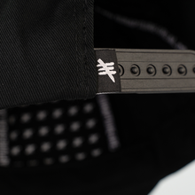 Laden Sie das Bild in den Galerie-Viewer, 4REAL Flag Snapback (black)